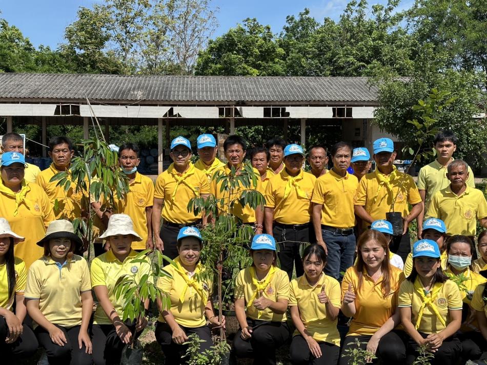 องค์การบริหารส่วนตำบลพุ่มแก โดยการนำของนายยงชัย รักษาพล นายกองค์การบริหารส่วนตำบลพุ่มแก พร้อมด้วยสมาชิกสภาและข้าราชการ พนักงาน ลุกจ้าง ร่วมกันปลูกต้นไม้ เนื่องในวันต้นไม้แห่งชาติ 2567 วันต้นไม้แห่งชาติ” ถูกกำหนดให้ตรงกับ วันวิสาขบูชา หรือวันเพ็ญ ขึ้น 15 ค่ำ เดือน 6 ของทุกปี ซึ่งปี พ.ศ. 2567 นี้ตรงกับวันที่ 22 พฤษภาคม โดยเป็นวันสำคัญของชาติที่ประชาชนทุกหมู่เหล่า จะได้ร่วมกันปลูกต้นไม้ไว้เป็นที่ระลึกและช่วยเพิ่มพูนทรัพยากรป่าไม้ อันเป็นการบำเพ็ญประโยชน์ให้แก่ประเทศชาติ อีกทางหนึ่งด้วย .