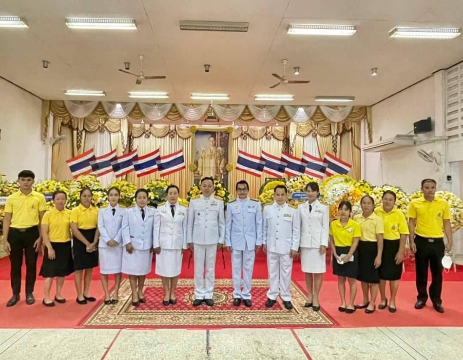 ด้วยสำนึกในพระมหากรุณาธิคุณ วันที่ 13 ตุลาคม 2566… นายยงชัย รัษาพล - นายกองค์การบริหารส่วนตำบลพุ่มแก พร้อมด้วยข้าราชการประจำ - ลูกจ้างตามภาระกิจ - ลูกจ้างเหมาบริการ อบต.พุ่มแก เข้าร่วมพิธีวางพวงมาลาถวายสักการะเนื่องในวันคล้ายวันสวรรคต พระบาทสมเด็จพระบรมชนกาธิเบศร มหาภูมิพลอดุลยเดชมหาราช บรมนาถบพิตร "วันนวมินทรมหาราช" ณ  ห้องประชุม อ.นาแก จ.นครพนม