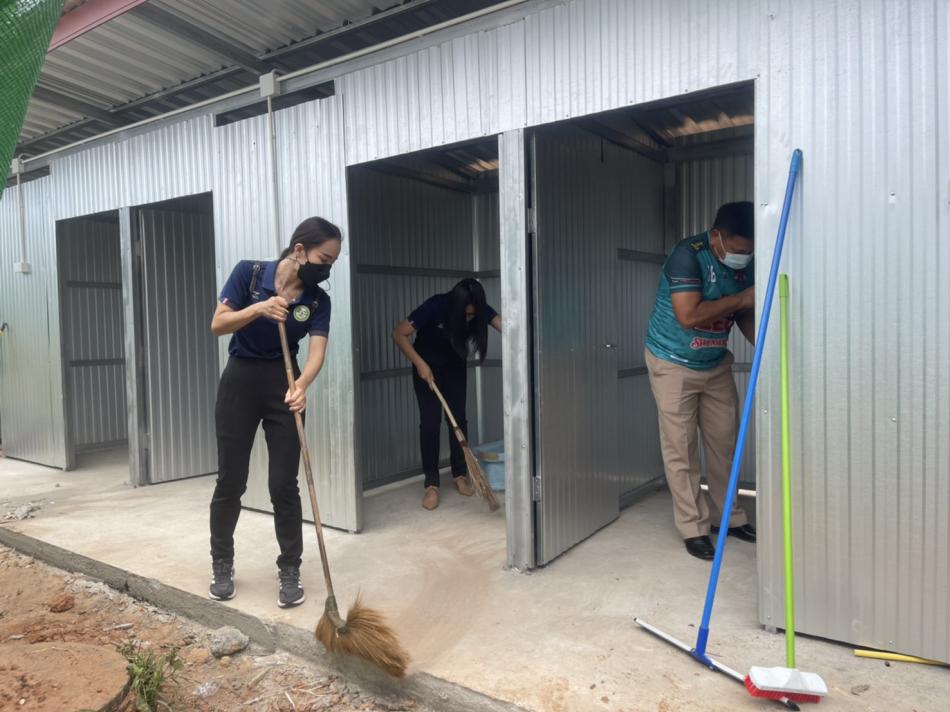 ทำความสะอาดห้องน้ำใหม่พร้อมใช้งาน ณ สถานที่(SQ)โรงเรียนบ้านหนองหอยใหญ่ 