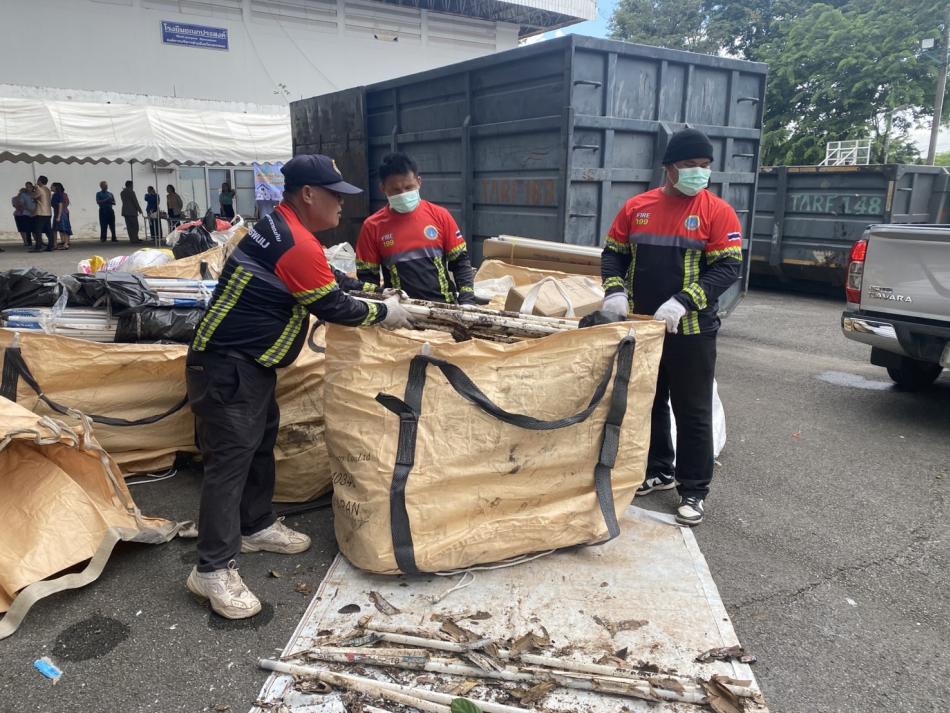 นที่ 18 มิถุนายน 2568 ฝ่ายสาธารณสุข องค์การบริหารส่วนตำบลพุ่มแก ได้ดำเนินการนำส่งขยะอันตรายชุมชนตามโครงการบริหารจัดการของเสียอันตรายชุมชนจังหวัดนครพนมแบบครบวงจร มุ่งสู่เมืองสิ่งแวดล้อมอย่างยั่งยืน ประจำปีงบประมาณ พ.ศ. 2568 ณ สนามกีฬาจังหวัดนครพนม ตำบลในเมือง อำเภอเมืองนครพนม จังหวัดนครพนม