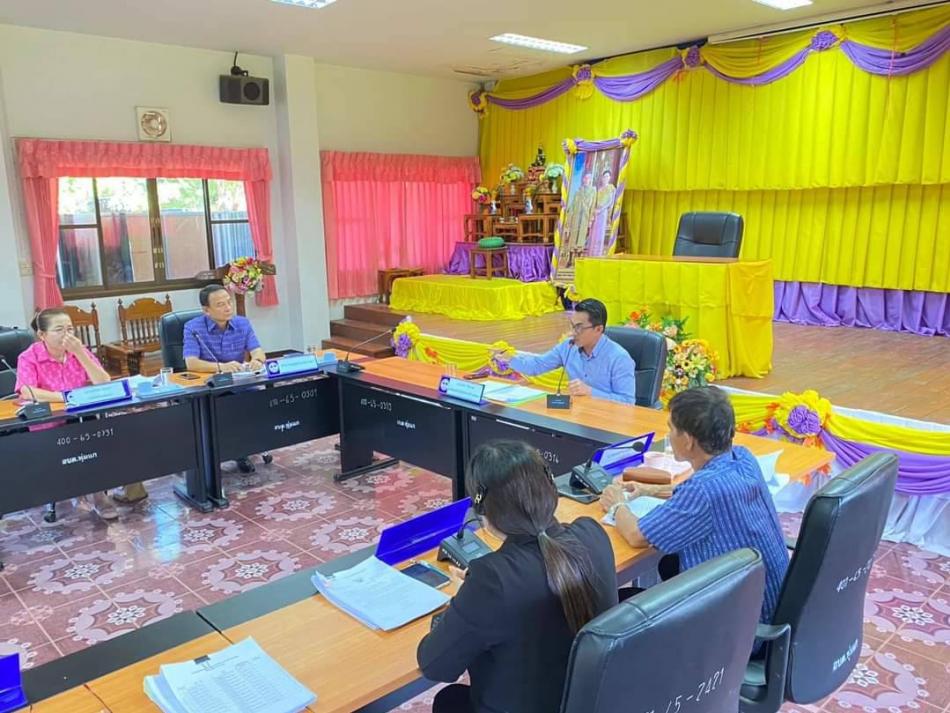 วันที่ 4 กันยายน 2566 นายยงชัย รักษาพล นายกองค์การบริหารส่วนตำบลพุ่มแก เป็นประธานในการประชุมพิจารณาทุนการศึกษา 80,000 บาท ให้กับ นักเรียน - นักศึกษา ที่มีภูมิลำเนาใน ต.พุ่มแก สนับสนุนงบการศึกษาจากองค์การบริหารส่วนตำบลพุ่มแก โดยมีคณะกรรมการจากหน่วยงานต่างๆร่วมเป็น คณะกรรมการพิจารณาช่วยเหลือประชาชนประกอบด้วย สาธารณะสุขอำเภอ - เกษตรอำเภอ - กำนัน ต.พุ่มแก - ประธานสภาฯ- เลขาสภาฯ - หัวหน้า สป.- รองปลัด นักวิชาการศึกษา และหัวหน้างานป้องกันและบรรเทาสาธารณภัย เพื่อพิจารณาคัดเลือกเด็กนักเรียน - นักศึกษา ที่จะขอเข้ารับทุนในครั้งนี้ ณ ห้องประชุมองค์การบริหารส่วนตำบลพุ่มแก