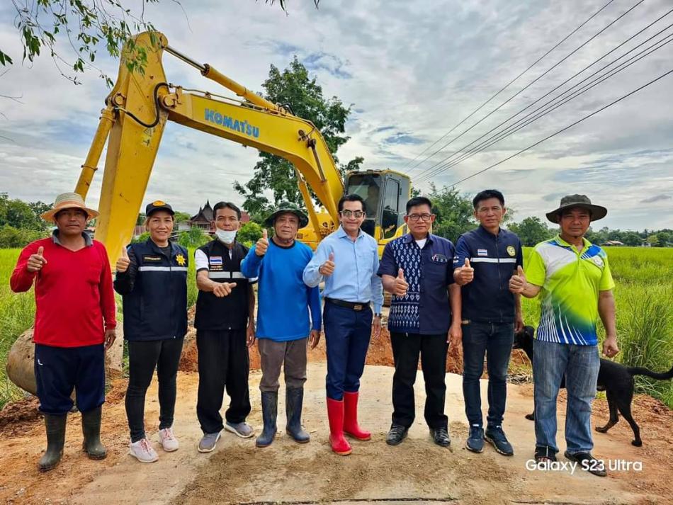 25 ตุลาคม 2566 เนื่องจากเส้นทางหมู่ที่ 2 พุ่มแก - หมู่ทีา 3 โพนดู่ กำลังปรับปรุงและซ่อมแซมถนนเพื่อก่อสร้างถนนแอสฟัลต์ติก ทางองค์การบริหารส่วนตำบลพุ่มแกขอปิดเส้นทางดังกล่าวตั่งแต่วันที่ 25-28 ตุลาคม 2566 ขออภัยในความไม่สะดวก