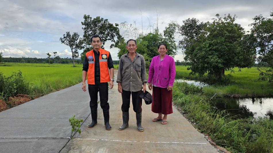 วันที่ 23 กรกฎาคม 2568: นายยงชัย รักษาพล ( นายก อบต.พุ่มแก ) พร้อมด้วย ส.อบต.ไก่ วัชรา วงค์สาธิต ( ส.อบต.หมู่ 12 บ.นายาง - พุ่มแก ) ลงพื้นที่ติดตามการดำเนินงานโครงการถนน คสล. ทางไปห้วยถ้ำต้าง เพื่อความปลอดภัยในชีวิตและทรัพย์สินของพี่น้องประชาชนคนในชุมชน