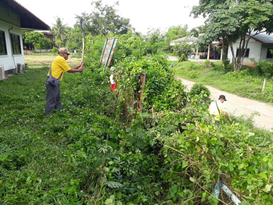 วันที่19 กรกฏาคม พ.ศ 2564 ร่วมด้วยช่วยกันทำความสะอาดปรับปรุงภูมิทัศน์บริเวณริมรั้วข้างห้องประชุมสภา