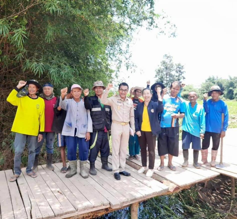  “สะพานมิตรภาพ” ร่วมมือร่วมใจ - ร่วมด้วยช่วยกันสร้างสะพานชั่วคราวให้กับพี่น้องประชาชนหมู่ 12 บ.นายาง 