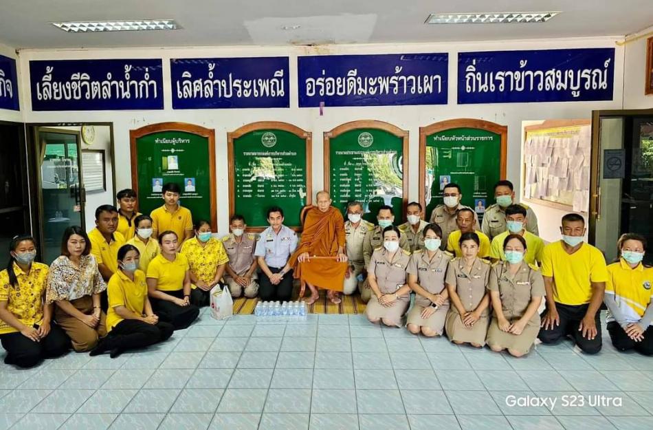 นที่ 2 ตุลาคม 2566  อบต. พุ่มแกที่ได้กราบอนุโมทนาบุญกับหลวงตาบุญชื่น ณ อบต.พุ่มแก นายยงชัย รักษาพล นายกองค์การบริหารส่วนตำบลพุ่มแกพร้อมคณะผู้บริหาร จนท.อบต.พุ่มแก ได้กราบนมัสการ​หลวงตา “บุญชื่น” ที่ได้เดินทางมาอนุโมทนาบอกบุญ ถึงอบต.พุ่มแก  องค์การบริหารส่วนตำบลพุ่มแก แจ้งข่าวประชาสัมพันธ์​บอกบุญ​พี่น้องชาวตำบลพุ่มแกและบ้านใกล้เรือนเคียง ในวันอังคารที่ 28 พฤศจิกายน​ 2566 อบต.พุ่มแกจะจัดทำบุญ​ตักบาตรถวายภัตตาหารเช้า “หลวงตาบุญชื่น” เวลา 06:30 นาฬิกา ณ.อบต.พุ่มแก ขอเชิญชวนพุทธศาสนิกชนทุกท่านร่วมตักบาตรทำบุญพร้อมเพียงกันกับหลวงตาบุญชื่น…