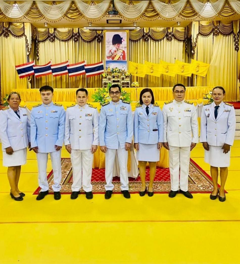 วันที่ 28 กรกฎาคม 2568…… นายยงชัย รักษาพล ( นายก.อบต. พุ่มแก ) พร้อมด้วยข้าราชการประจำและหัวหน้าส่วนราชการต่างๆในเขตอำเภอนาแกร่วมพิธีเฉลิมพระชมพรรษาของพระบาทสมเด็จพระเจ้าอยู่หัวรัชกาลที่ 10 โดยมีท่านนายอำเภอนาแก ท่านอิสระ โพธิ์เงิน เป็นประธานในพิธีจุดเทียนชัยถวายพระพรชัย …. @ หอประชุมอำเภอเมืองนาแก