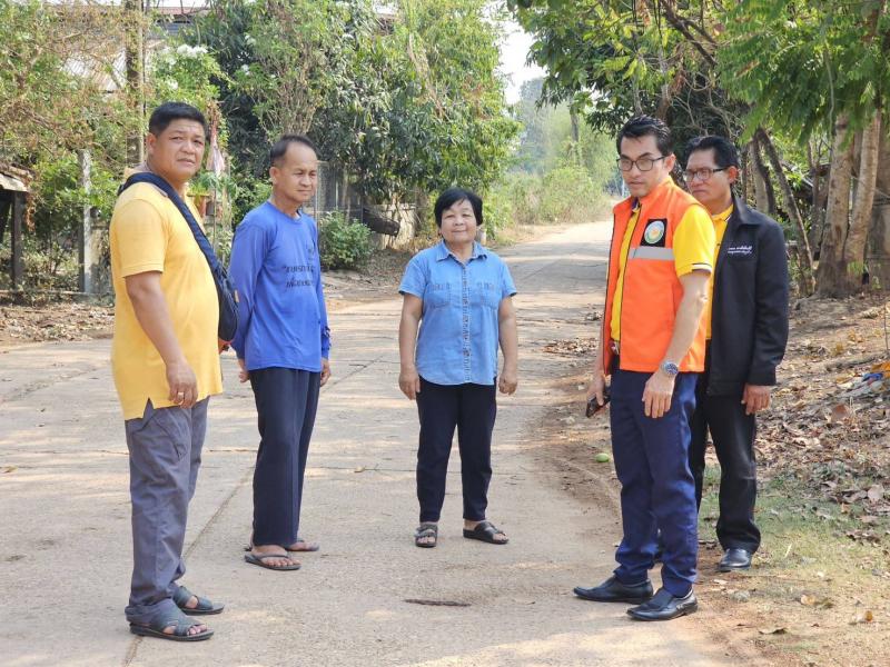 วันที่ 25 มีนาคม 2567…… “โครงการธนาคารน้ำใต้ดินแบบปิด”  องค์การบริหารส่วนตำบลพุ่มแก นำโดยนาย ยงชัย รักษาพล พร้อมคณะผู้บริหาร และนายช่างโยธา อบต.พุ่มแก ลงสำรวจเส้นทางเพื่อเตรียมความพร้อมในการดำเนินโครงการ “ธนาคารน้ำใต้ดินแบบปิด” บ.หนองกุง หมู่ 10 เพื่อแก้ไขปัญหาน้ำท่วมขังบนท้องถนน โดยมีผู้ใหญ่ปรวัช คำมุงคุณ ( ผญบ.หมู่ 10 ) ส.อบต.หมู่ 10 ส.อบต.พรรณิภา วงค์คะสุ่ม อดีตผู้ใหญ่ม.10 ผญ ชื่นตา วงค์คะสุ่ม ร่วมลงพื้นที่และคอยอำนวยความสะดวกในการลงพื้นที่ของคณะผู้บริหาร….