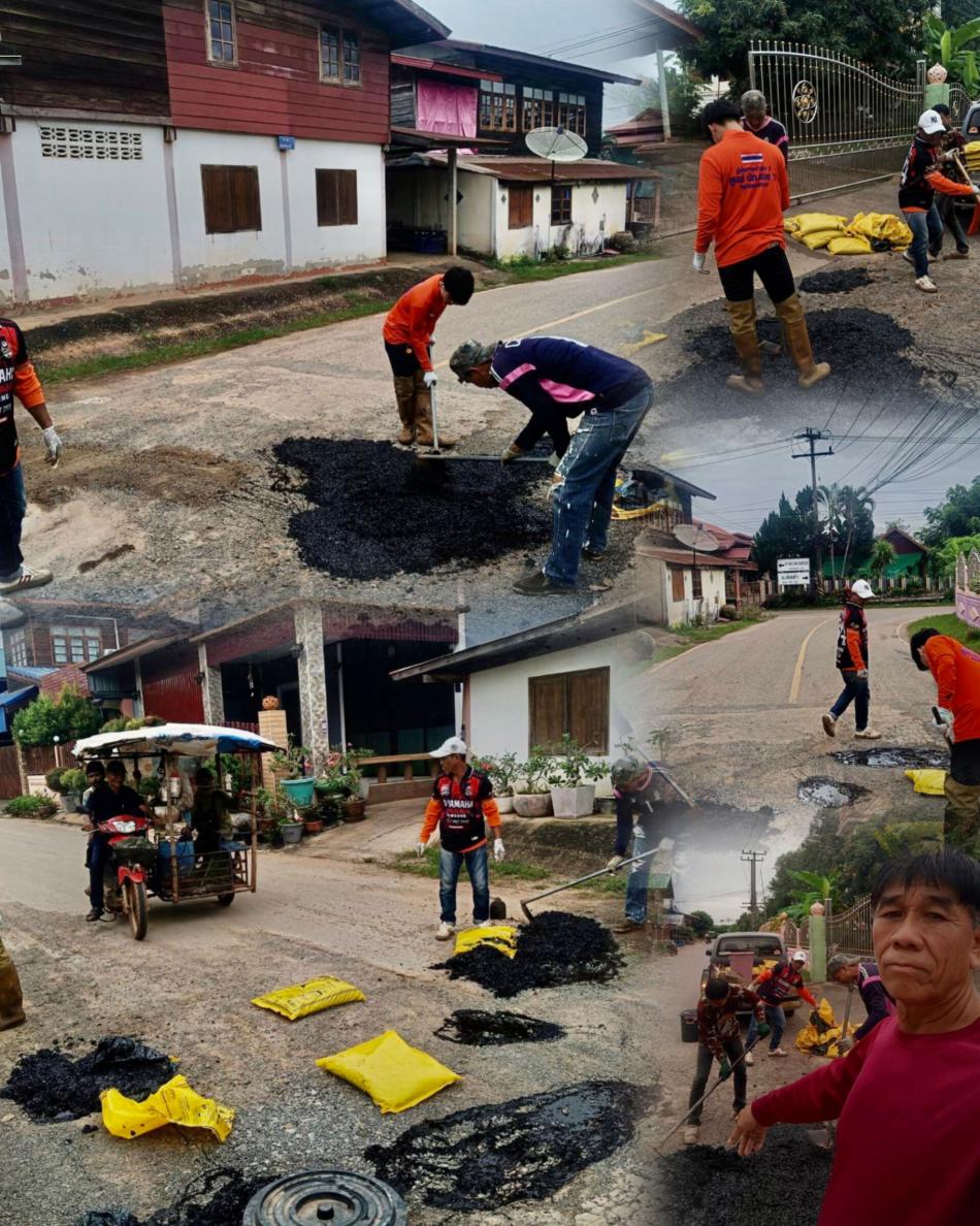 วันนี้ 1 สิงหาคม 2568: นายยงชัย รักษาพลมอบหมายให้ทีมงานเจ้าหน้าที่อบต.พุ่มแก ออกบริการซ่อมแซมถนนให้กับพี่น้องประชาชนชาวบ้านพุ่มแกหมู่ 1 เนื่องจากได้รับการร้องเรียนจากชาวบ้านพุ่มแกเรื่องถนนหน้าวัดจอมแจ้งทรุดโทรมพังเสียหายทำให้เกิดความไม่ปลอดภัยในการสัญจรไปมาของพี่น้องประชาชน ……………. บัดนี้องค์การบริหารส่วนตำบลพุ่มแกได้ทำการซ่อมแซมปรับปรุงให้กับพี่น้องประชาชนหมู่ 1 เป็นที่เรียบร้อยแล้วเพื่อความปลอดภัยในชีวิตและทรัพย์สินของพี่น้องประชาชน ……